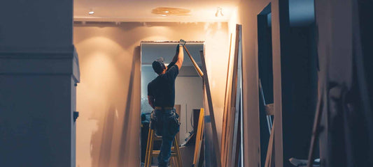 How to hang a mirror on the ceiling