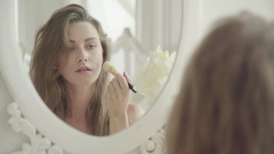 What Type of Mirror Is Used for Makeup