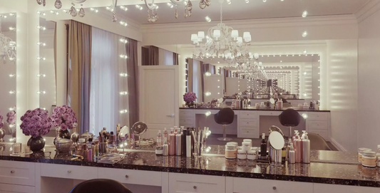 What Is a Hollywood Mirror